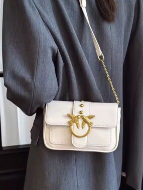 Kohl's White Crossbody Bag with Gold Bird Ring